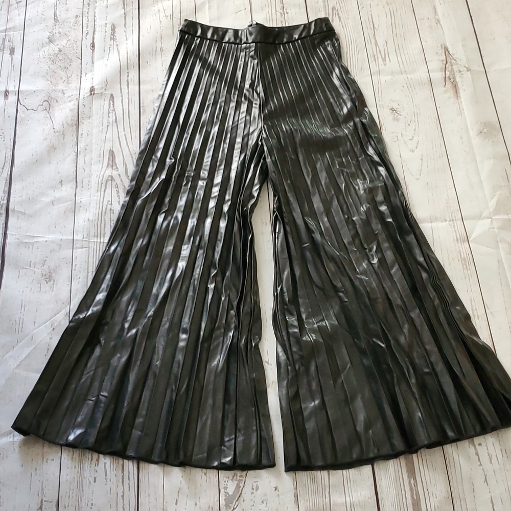Kara and Kate pleated faux leather wide leg pants black Small